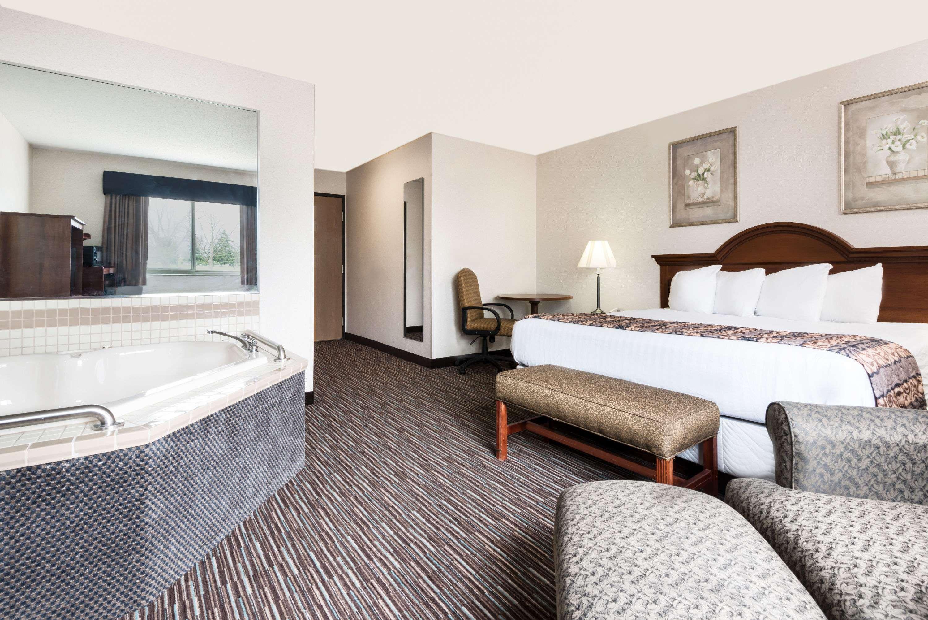 Baymont By Wyndham Columbus/rickenbacker Columbus