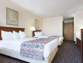 Baymont By Wyndham Columbus/rickenbacker Hotel